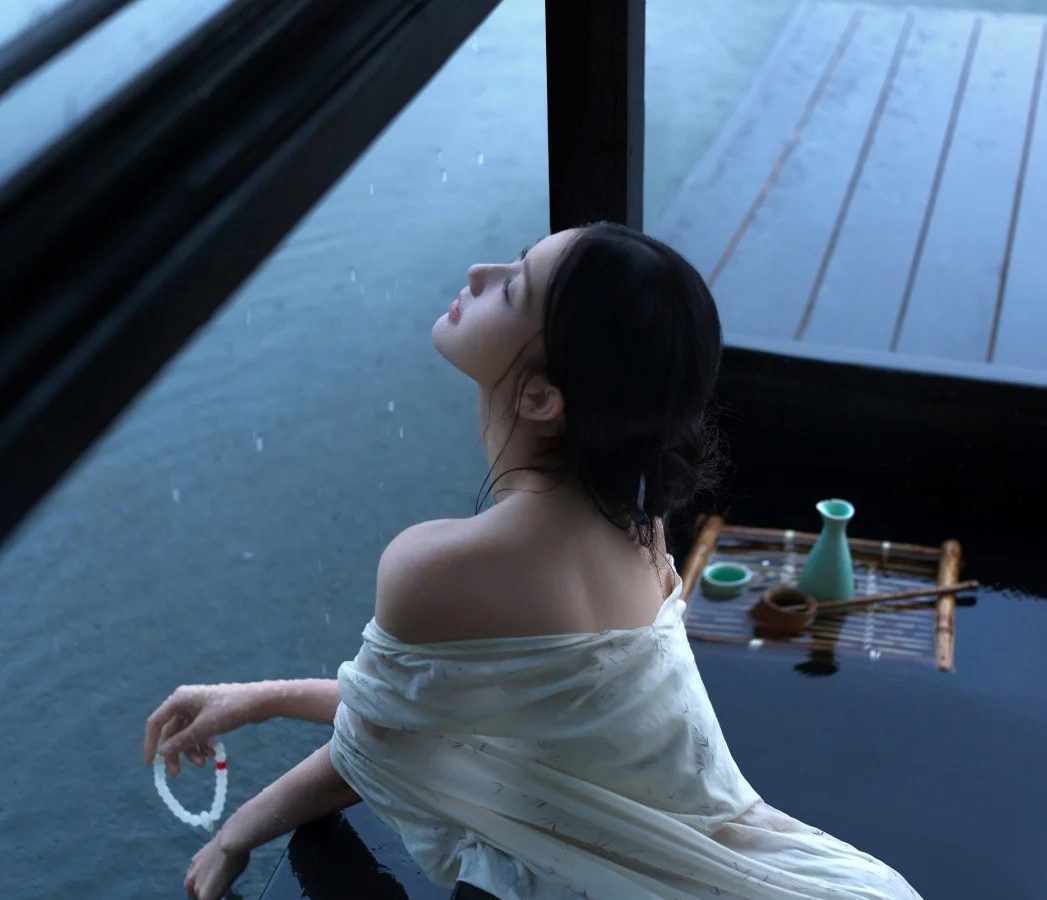 同城版块的时段规律 · 国际生活场景